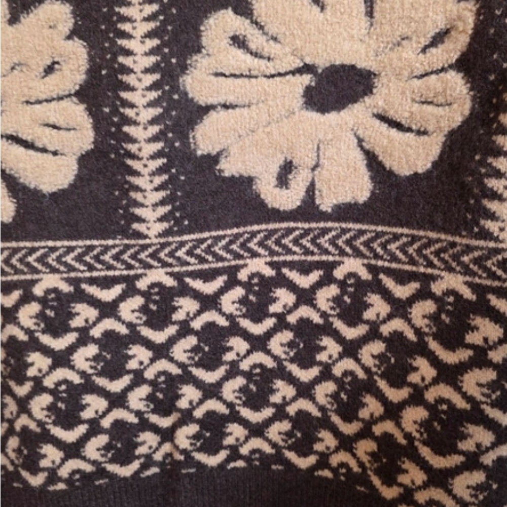 NWT Cherie Collette Floral V-Neck  Soft Boho Sweater - Picture 5 of 12